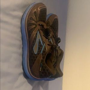 Brooks pure grit running shoe